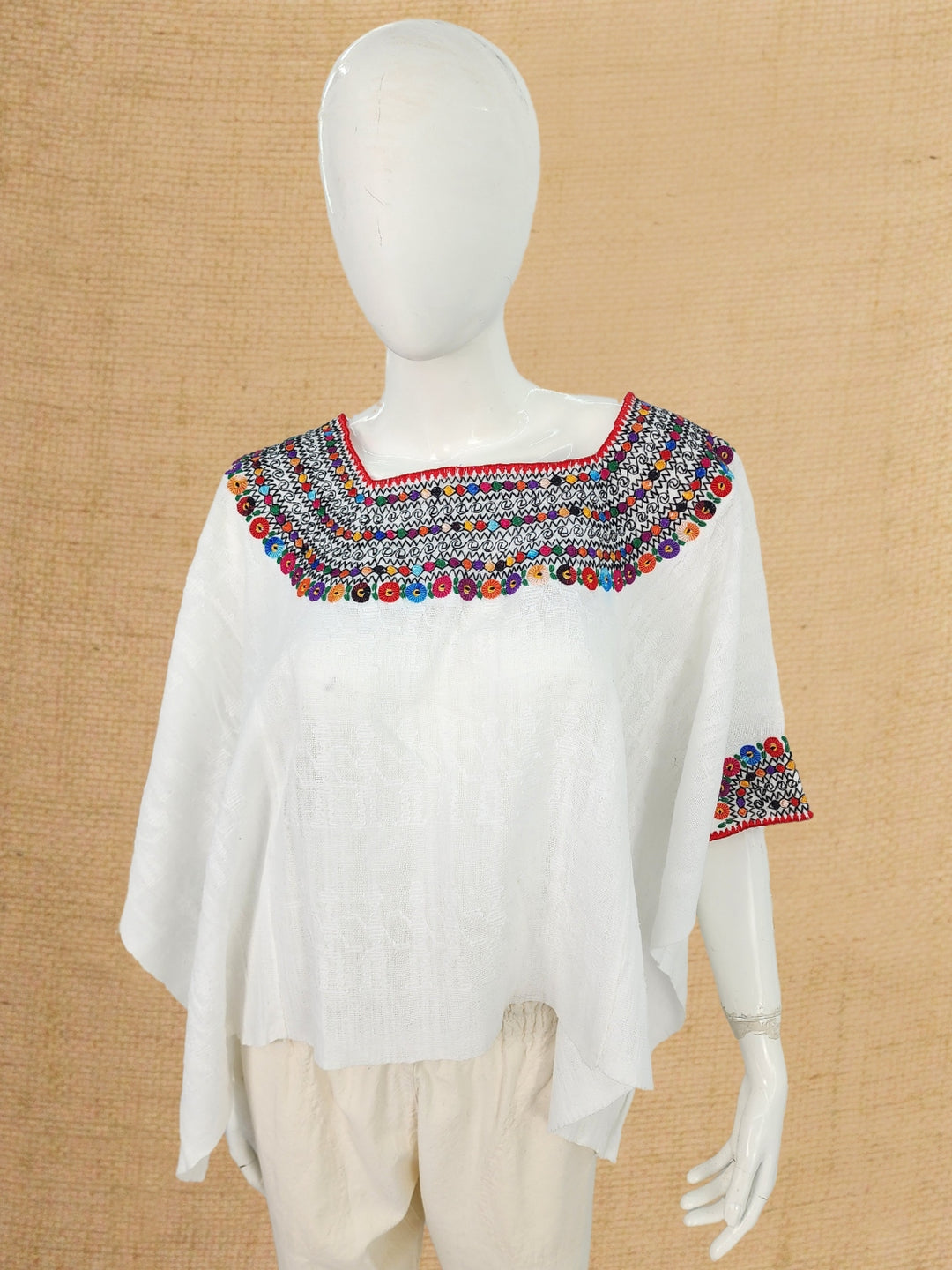 HUIPIL DE COBAN CORTO TELAR FINO – Balam